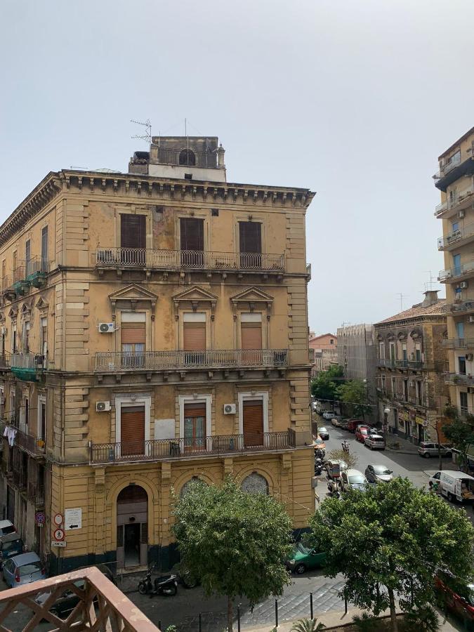 カターニアAvaya - Monolocale Soppalcato In Centro Storicoアパートメント エクステリア 写真